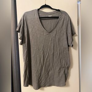 Grey old navy tee